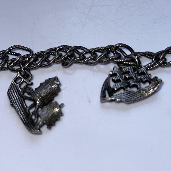 Vintage silver tone charm bracelet featuring modes of travel - Picture 7 of 8